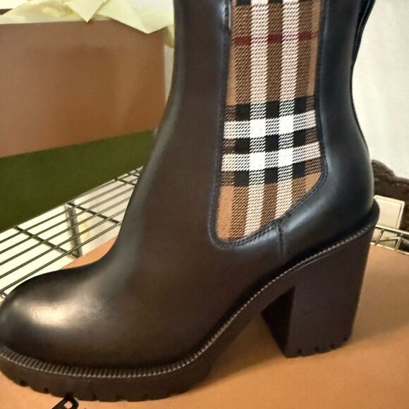 Burberry Black Women's Boots brand new with box size 5 - Picture 6 of 8